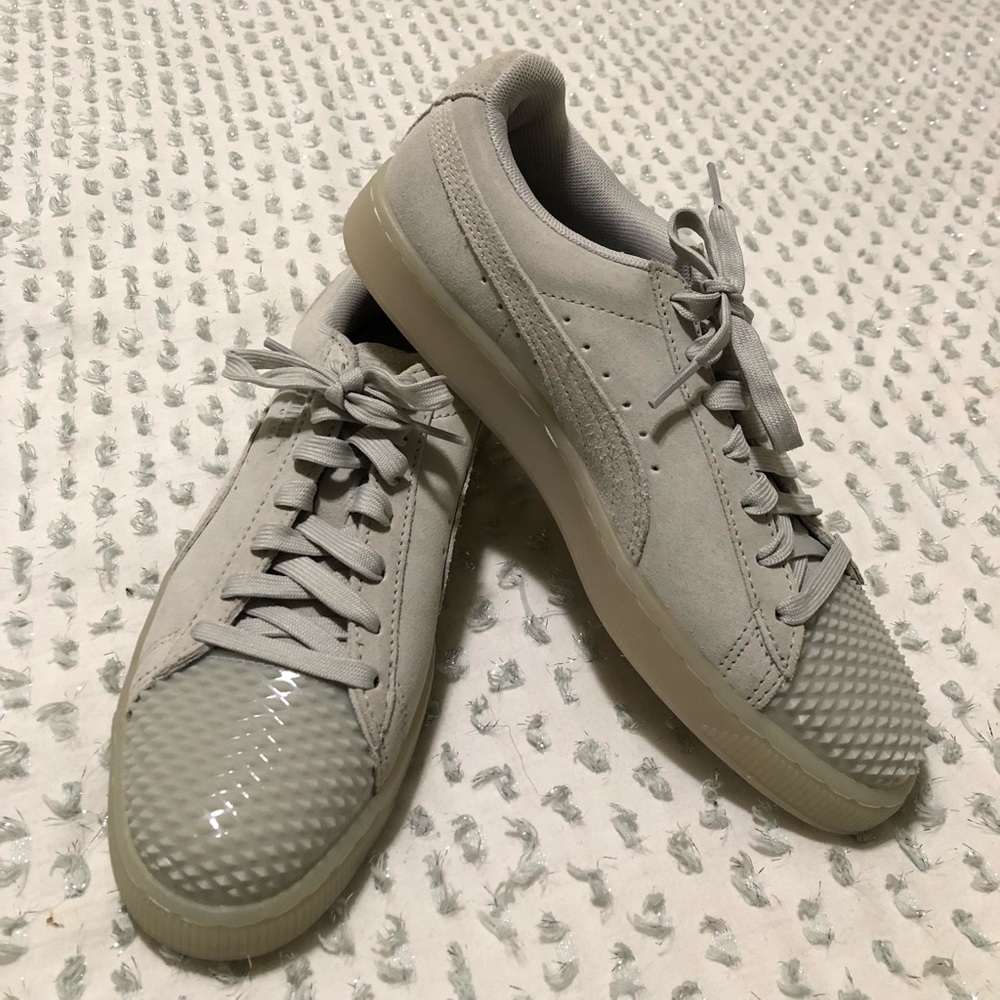 Puma suede jelly with studded toe bed
